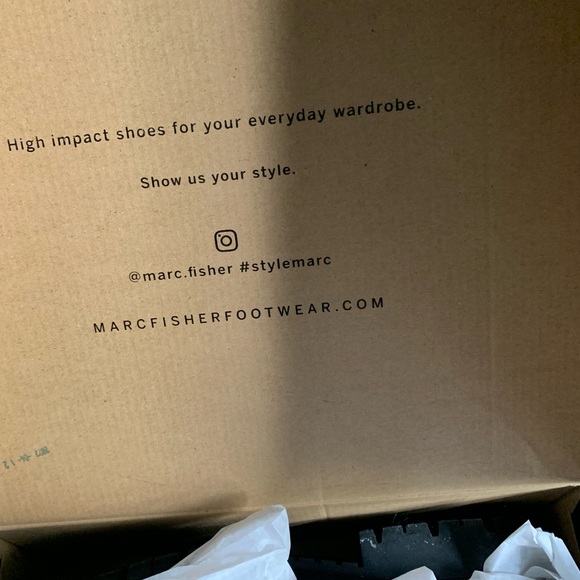 Marc Fisher White with Black Lug Sole Ankle Boots Women’s size 9.5 MLPATRICK - Picture 7 of 10